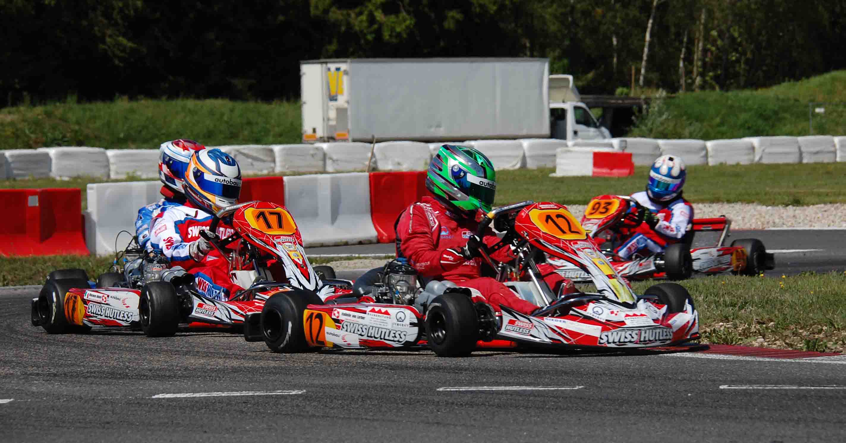 Isabelle von Lerber (Nr. 12), Vincenzo Alvaro (Nr. 17) und Philip Hirschi (Nr. 93). Bild: Markus Lehner